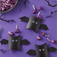 HERSHEY'S KISSES Dracula Milk Chocolate with Strawberry Flavored Creme Candy, Halloween, 9 oz Bag